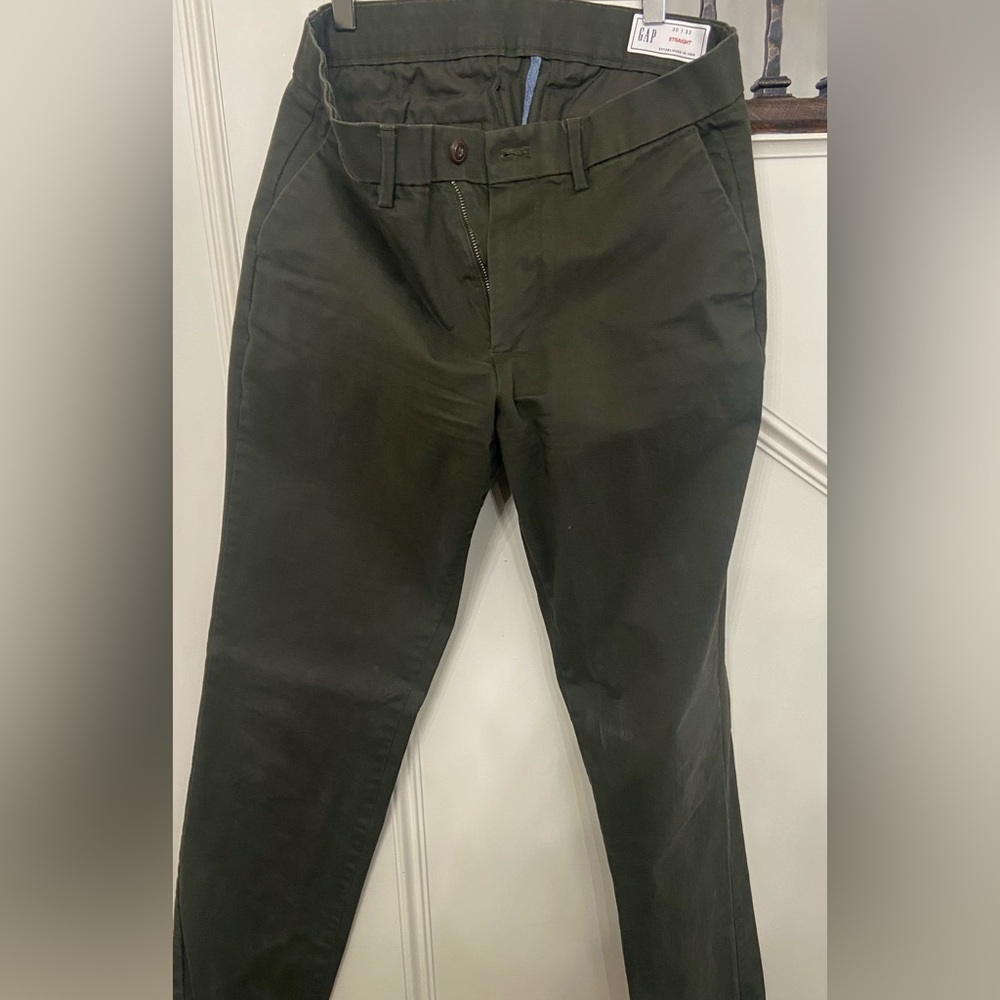 GAP men’s athletic taper khakis 30x32 dark green